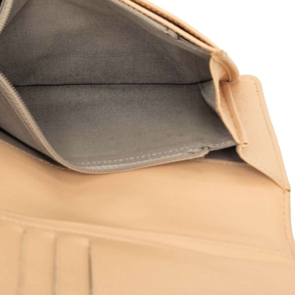 Chanel CC Caviar Bifold Long Wallet Beige Leather Very good - Model View