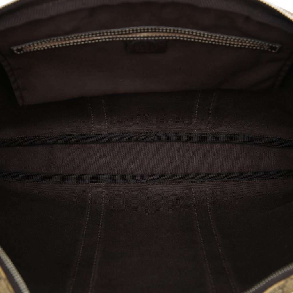 Gucci GG Supreme Business Bag Beige Very good - Model View