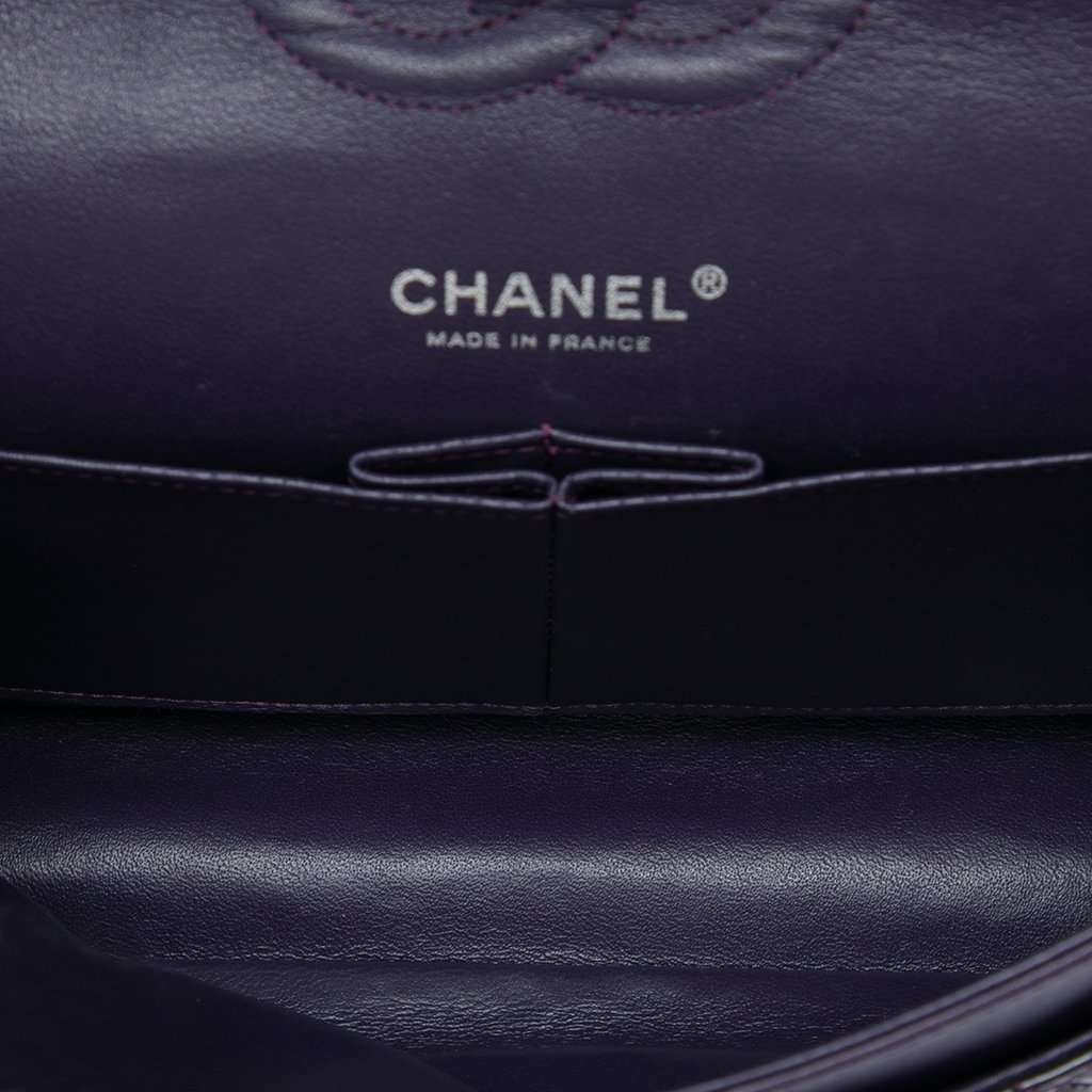 Chanel Medium Classic Patent Double Flap Purple Leather Good condition - Model View