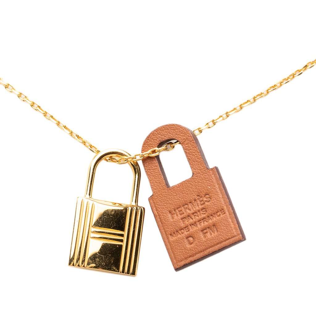 Hermès Gold Plated and Swift O Kelly Pendant Necklace Gold Metal Very good condition - Back View