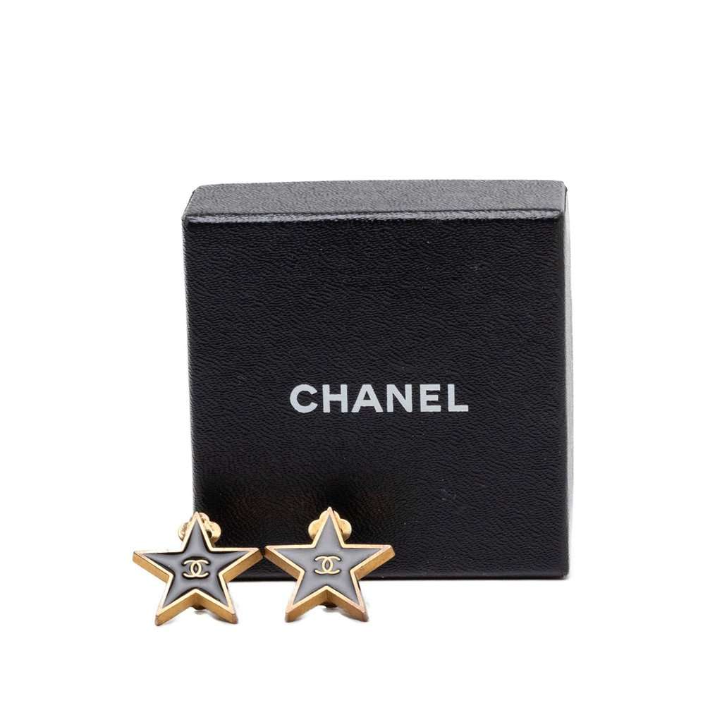 Chanel CC Gold Plated Enamel Star Clip On Earrings Black Metal Very good condition - Model View
