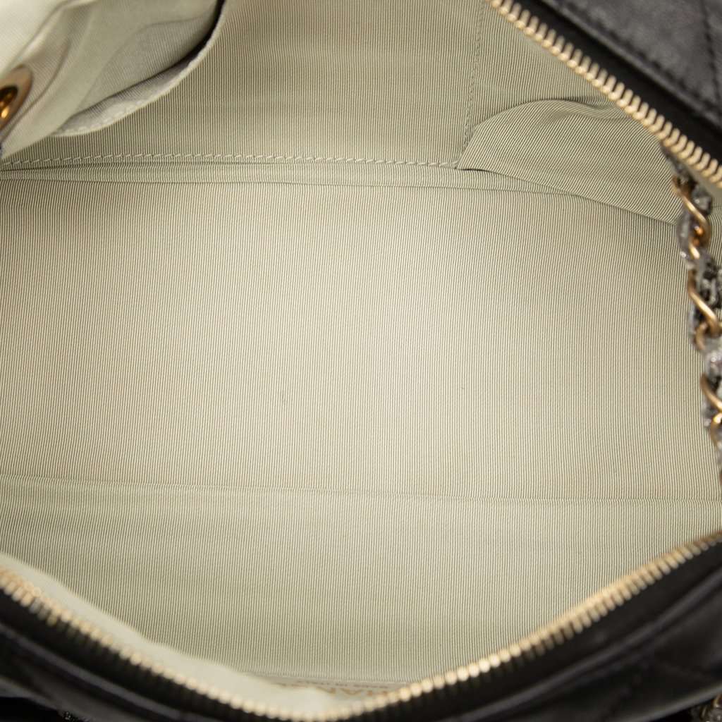 Chanel CC Quilted Lambskin Tweedy Bowler Bag Black Leather Very good condition - Model View