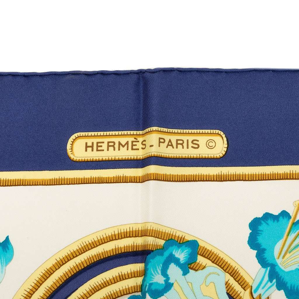 Hermès Caraibes Silk Scarf 90 White Very good - Model View