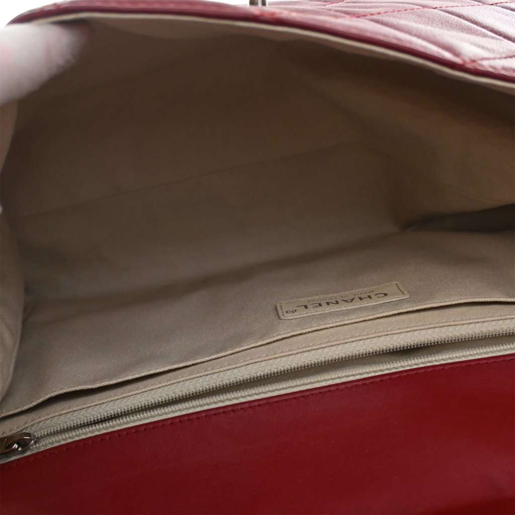 Chanel CC Quilted Calfskin In The Business Flap Red Leather Very good condition - Model View
