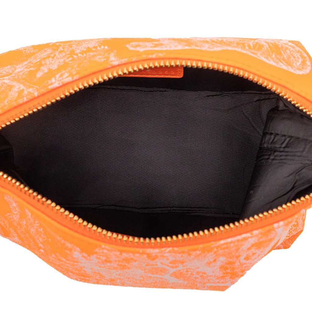 Dior Small Technical Fabric Toile de Jouy Reverse DiorTravel Nomad Pouch Orange Very good condition - Model View