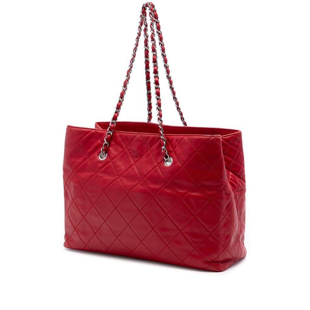 Chanel Large Quilted Calfskin In The Business Tote Red Leather Very good condition - Back View