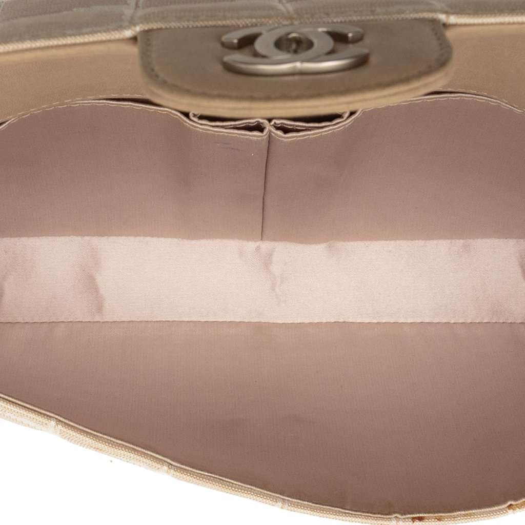 Chanel New Travel Line Nylon East West Flap Beige Very good condition - Model View