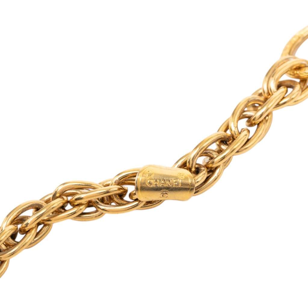 Chanel CC Gold Plated Medallion Chain Necklace Gold Metal Very good condition - Model View