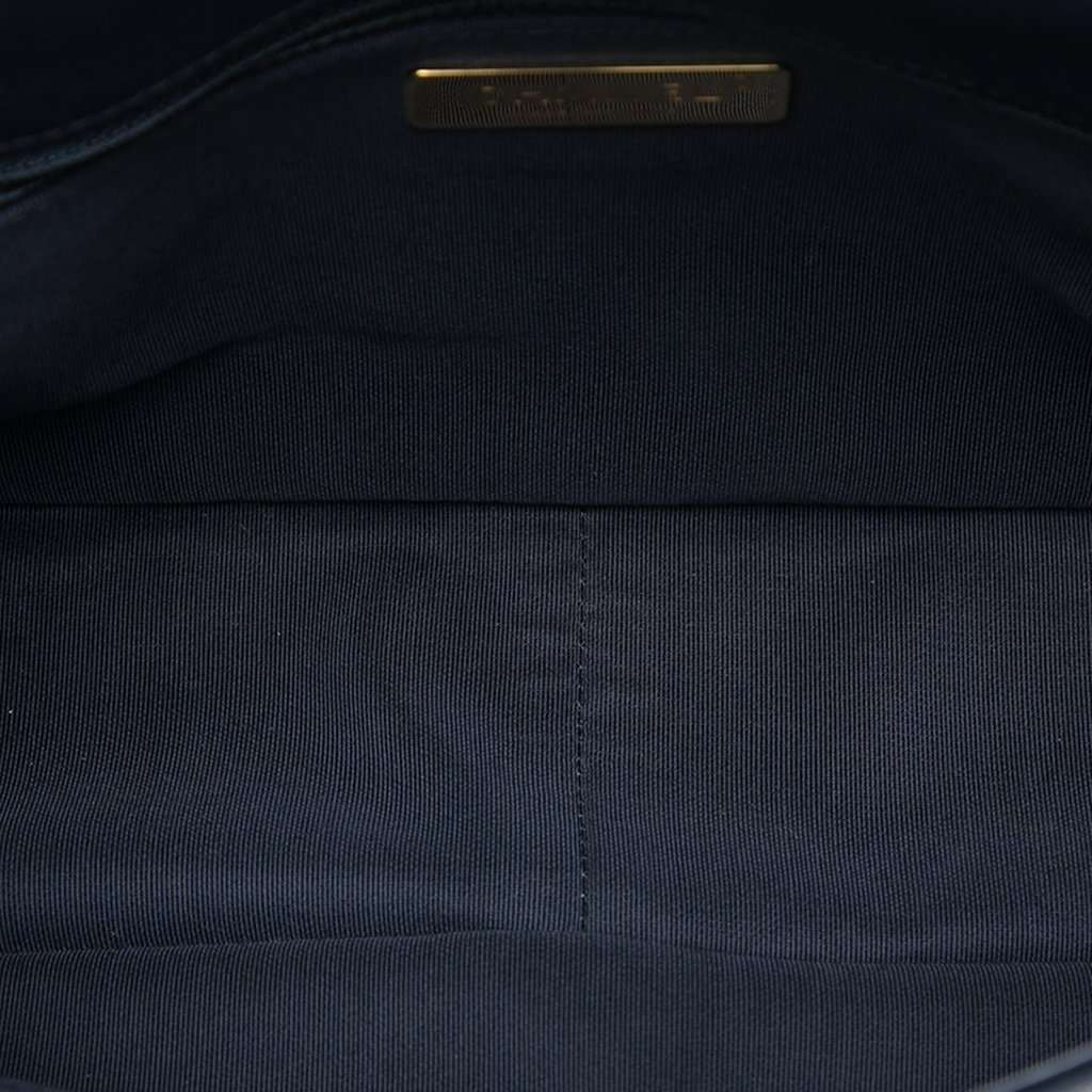 Chanel Large Lambskin 19 Flap Blue Leather Very good condition - Model View