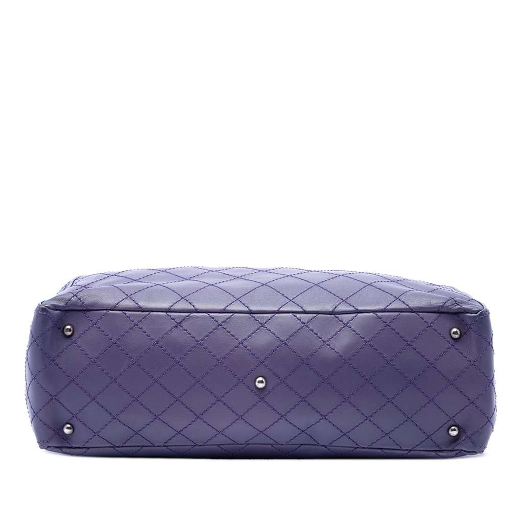 Chanel Large CC Quilted Calfskin Pocket Tote Purple Leather Very good - Inside View
