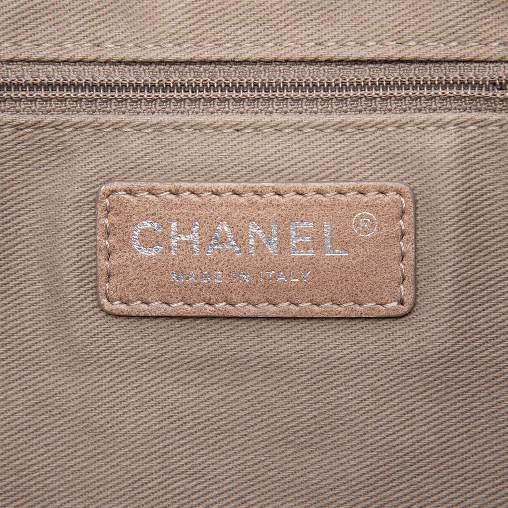 Chanel Large CC Quilted Calfskin Pocket Tote Purple Leather Very good - Box View