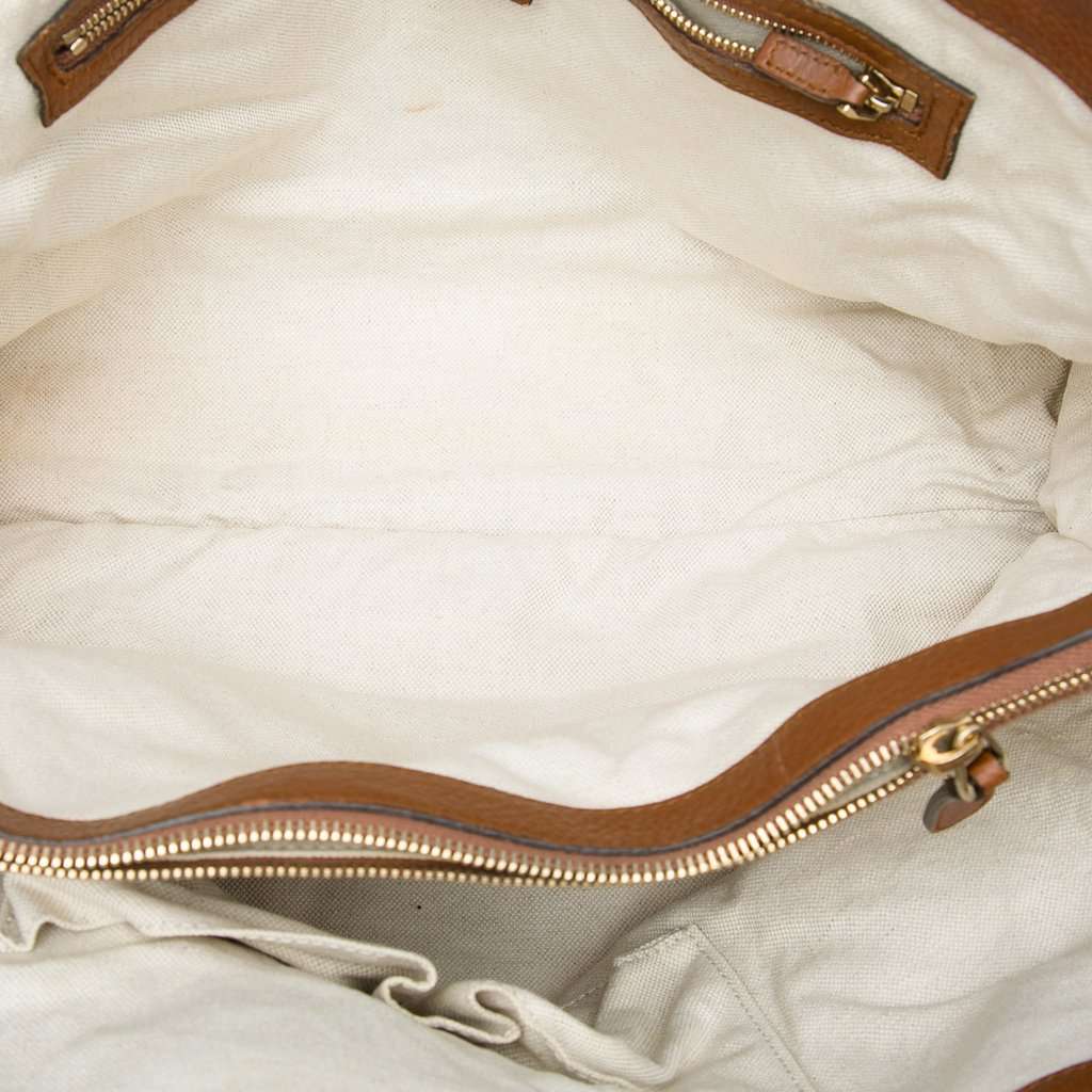Gucci GG Canvas Bella Tote Beige Very good - Model View