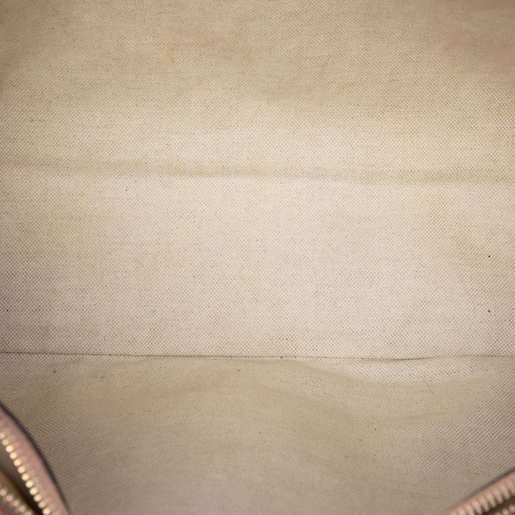 Gucci GG Canvas Bella Tote Beige Very good - Model View