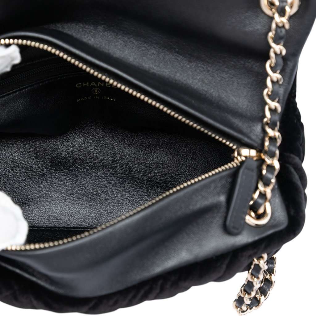 Chanel Quilted Velvet Diamante Wristlet Clutch Black Very good condition - Model View