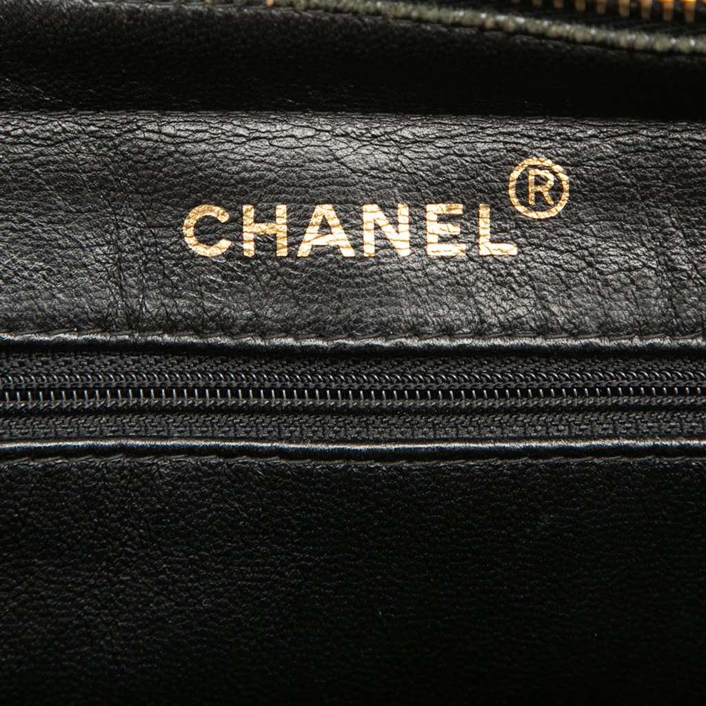 Chanel CC Vertical Quilt Lambskin Medallion Shoulder Bag Black Leather Very good condition - Box View