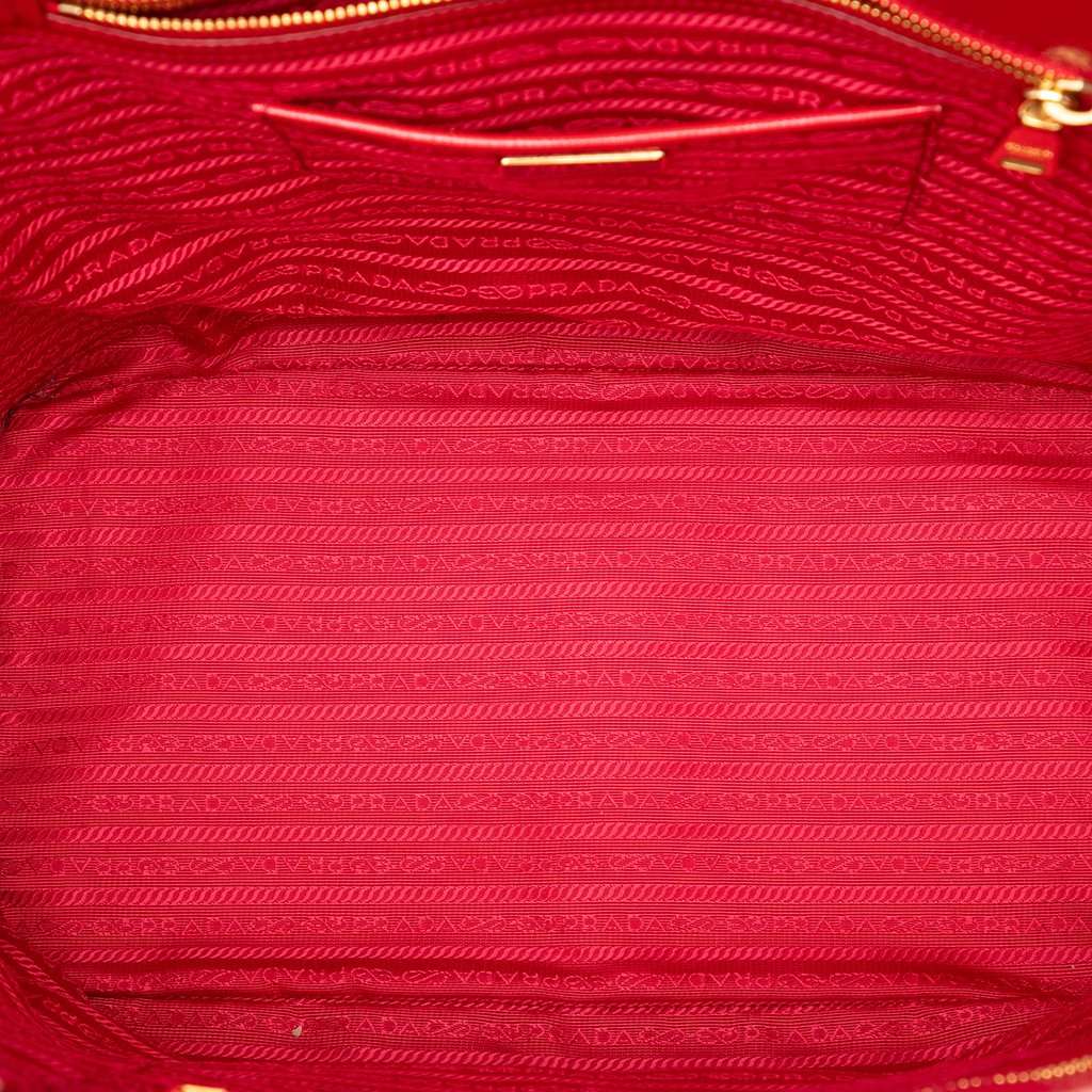 Prada Saffiano Vernice Convertible Tote Red Leather Very good condition - Model View