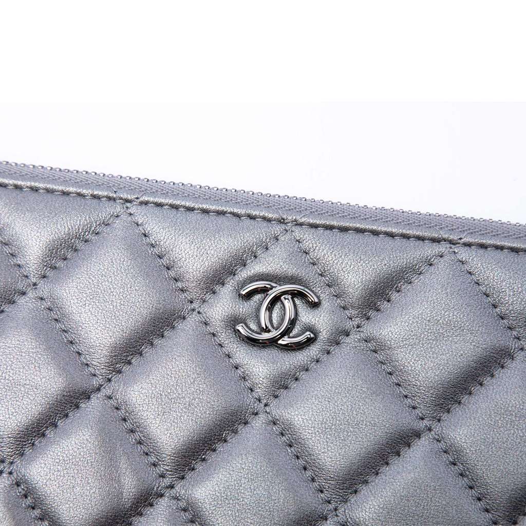 Chanel Medium Quilted Metallic Lambskin O Case Clutch Silver Leather Very good - Box View