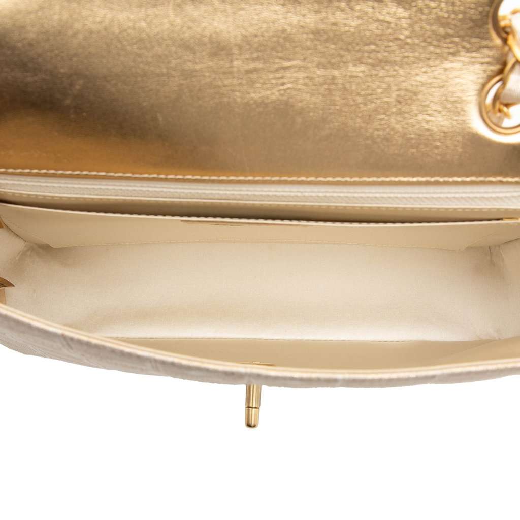Chanel New Travel Line Medium Metallic Nylon Single Flap Gold Very good condition - Model View