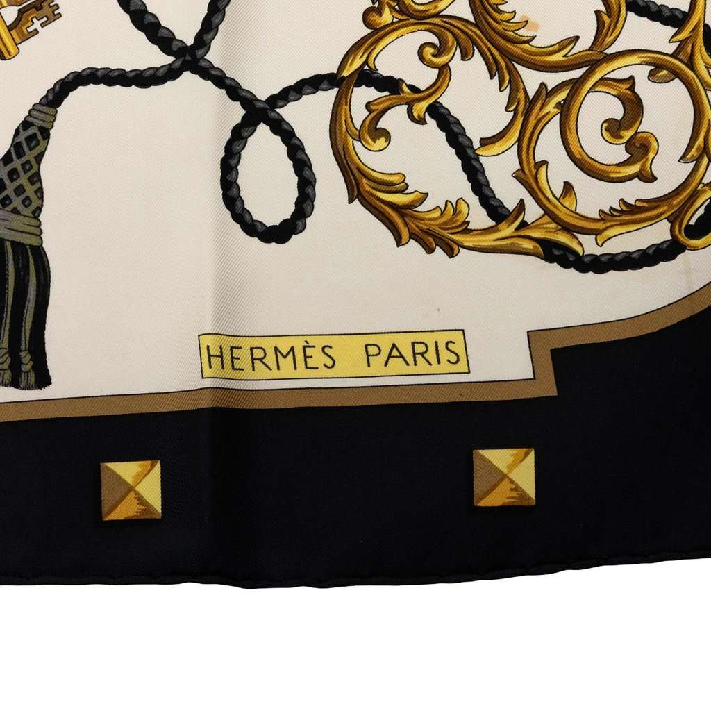 Hermès Les Cles Silk Scarf 90 White Very good condition - Back View