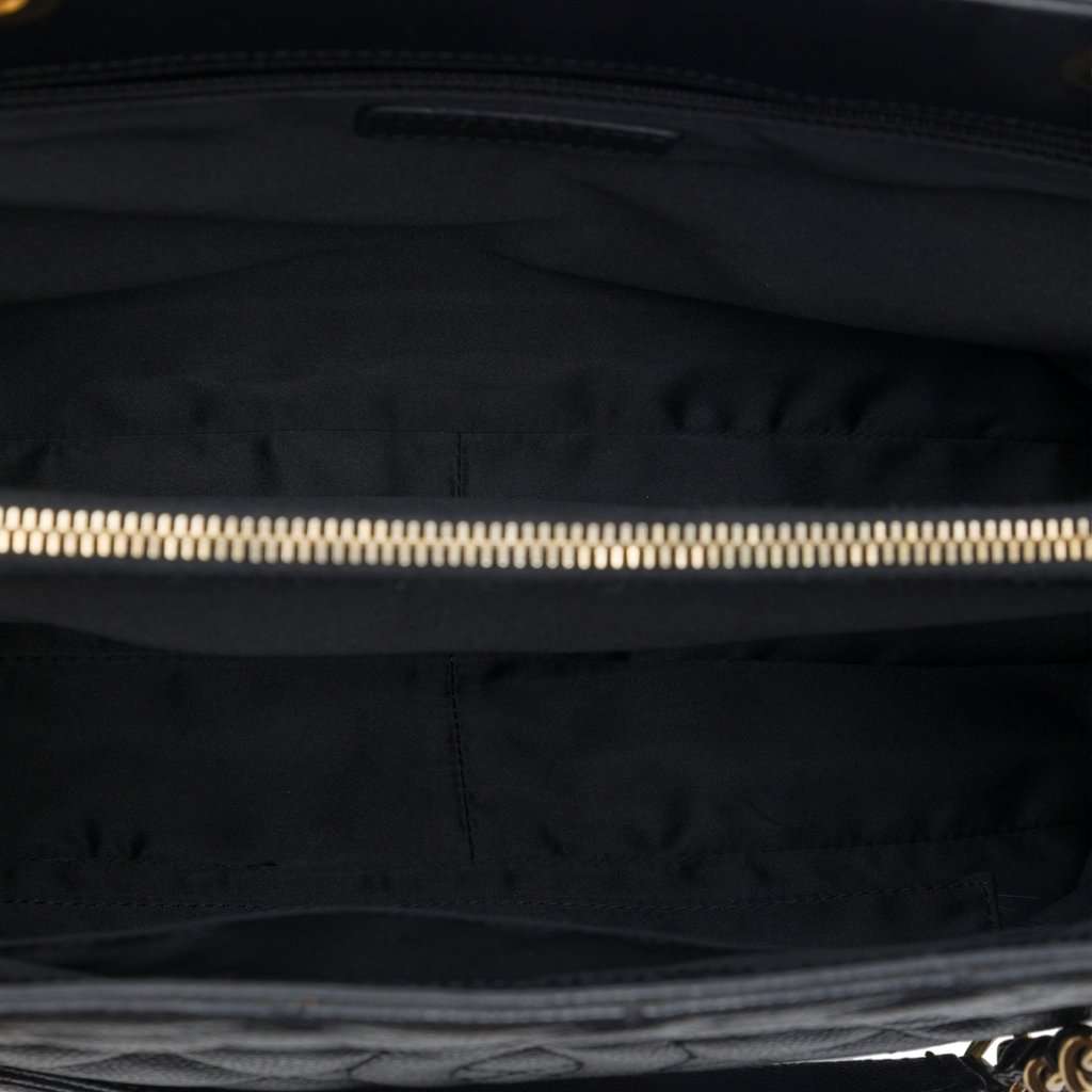 Chanel Caviar Grand Shopping Tote Black Leather Very good condition - Model View