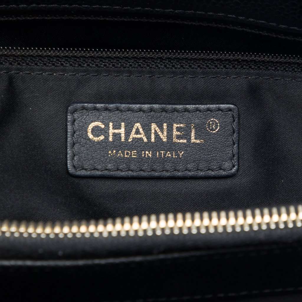 Chanel Caviar Grand Shopping Tote Black Leather Very good condition - Box View