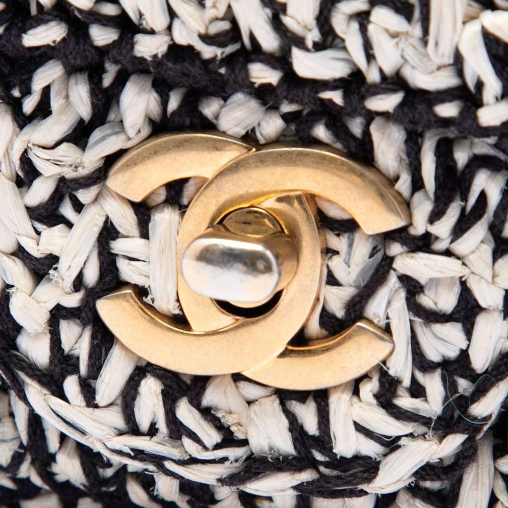 Chanel Raffia Braided with Love Flap White Very good condition - Box View