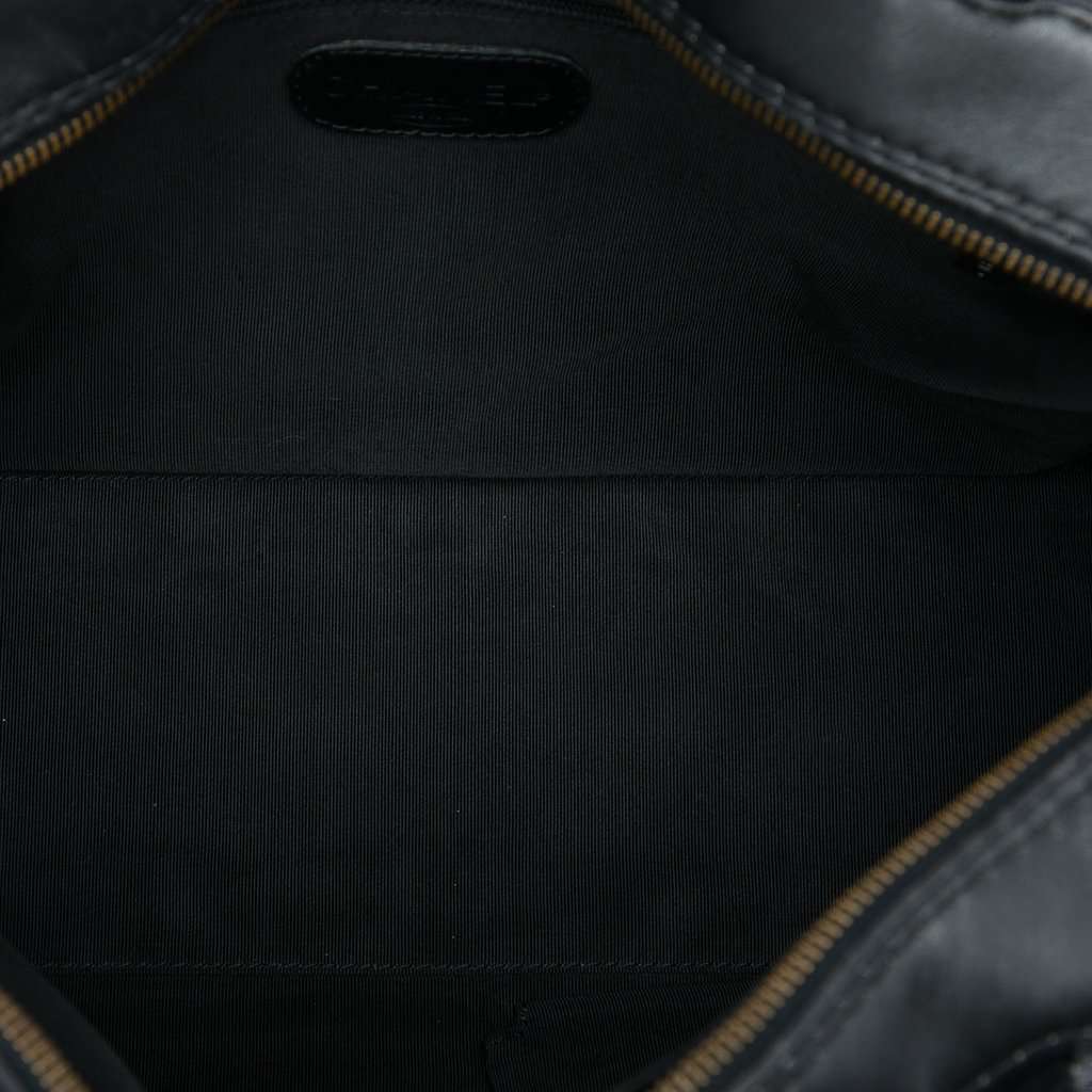 Chanel CC Calfskin Wild Stitch Handbag Black Leather Very good - Model View