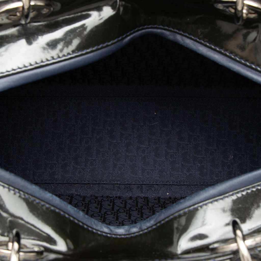 Dior Large Patent Cannage Lady Dior Blue Leather Never worn, with tag - Model View