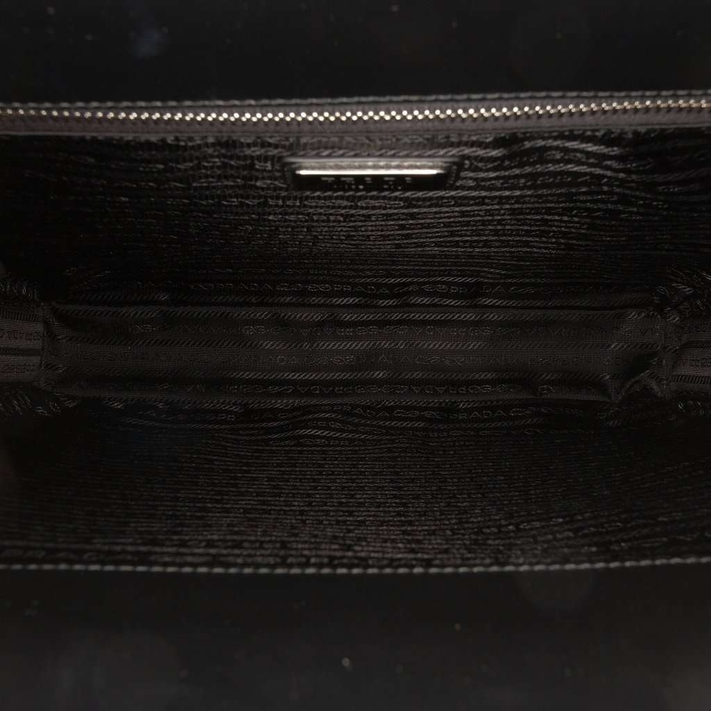 Prada Spazzolato Tote Black Leather Very good condition - Model View