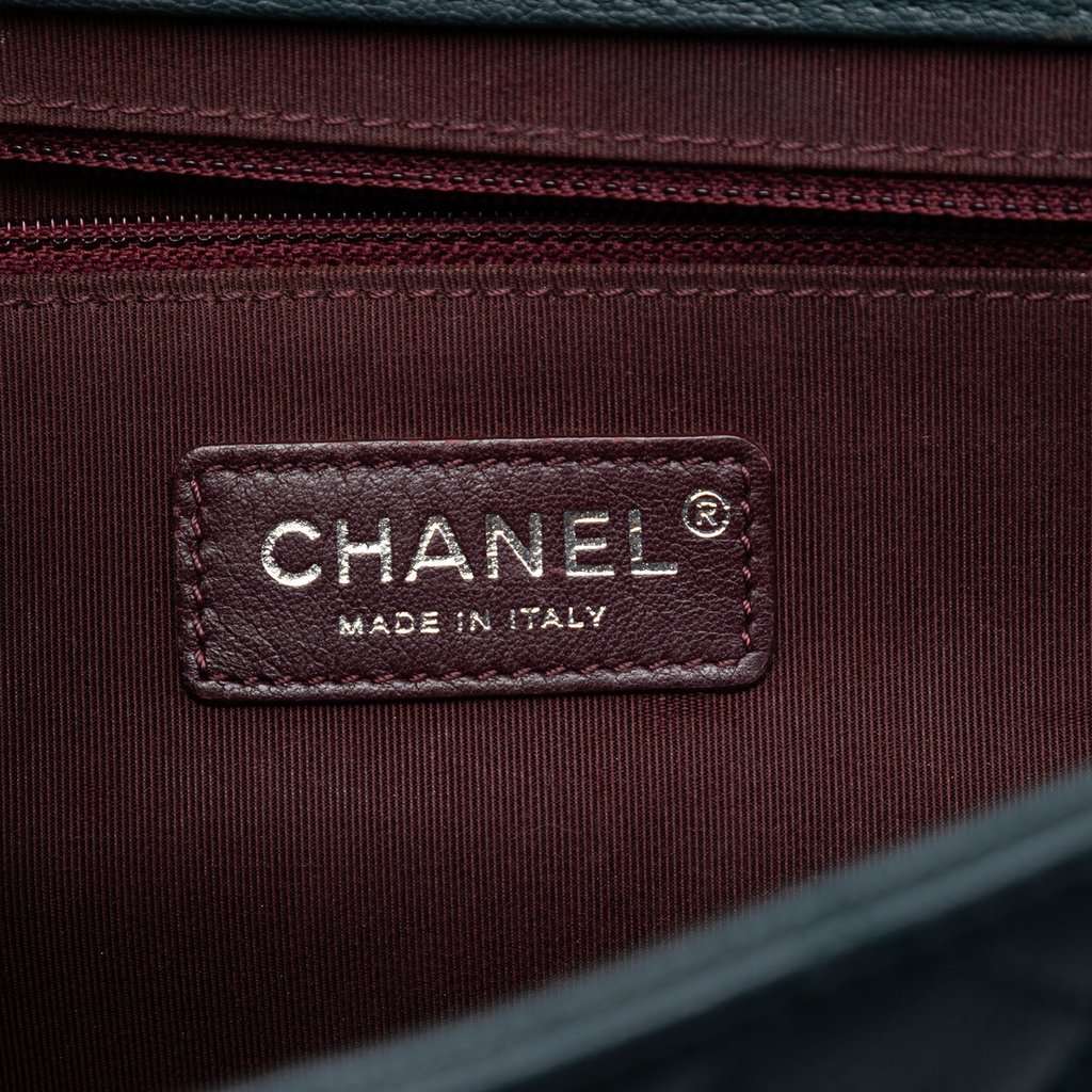 Chanel Medium Quilted Goatskin CC University Flap Green Leather Very good condition - Box View
