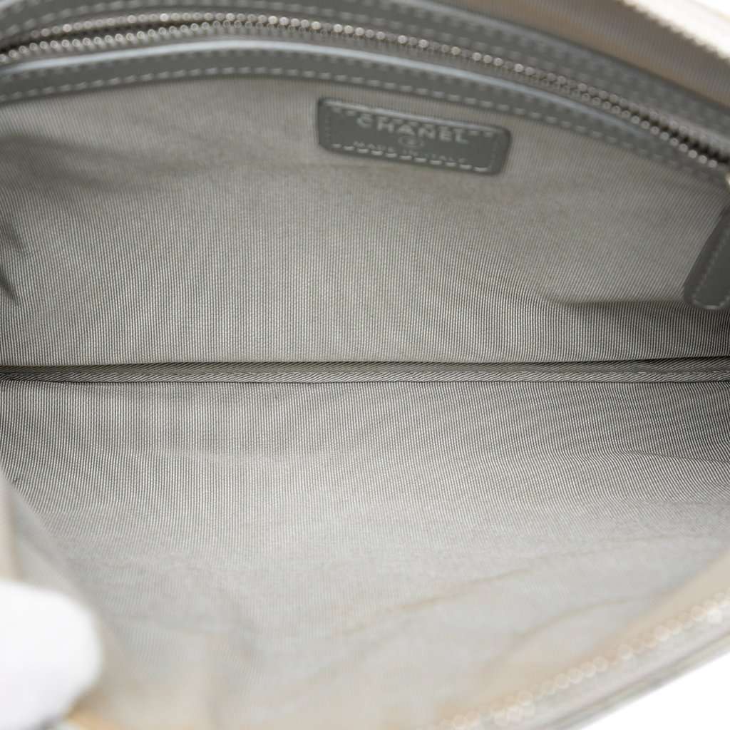 Chanel Medium Chevron Metallic Aged Calfskin O Case Clutch Silver Leather Very good condition - Model View