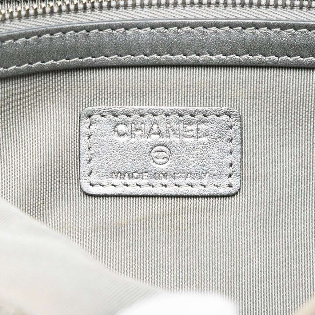 Chanel Medium Chevron Metallic Aged Calfskin O Case Clutch Silver Leather Very good condition - Box View