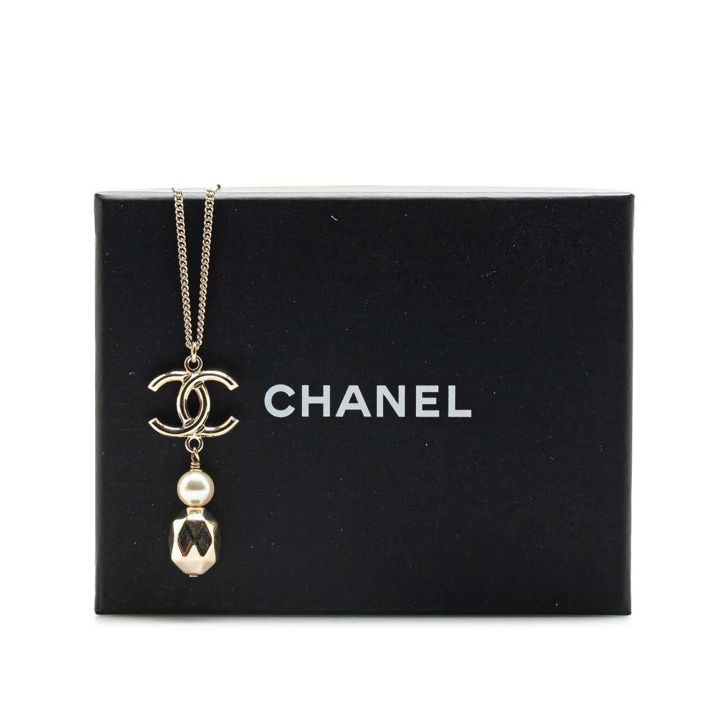 Chanel Gold Plated CC Faux Pearl Pendant Necklace Gold Metal Very good condition - Box View
