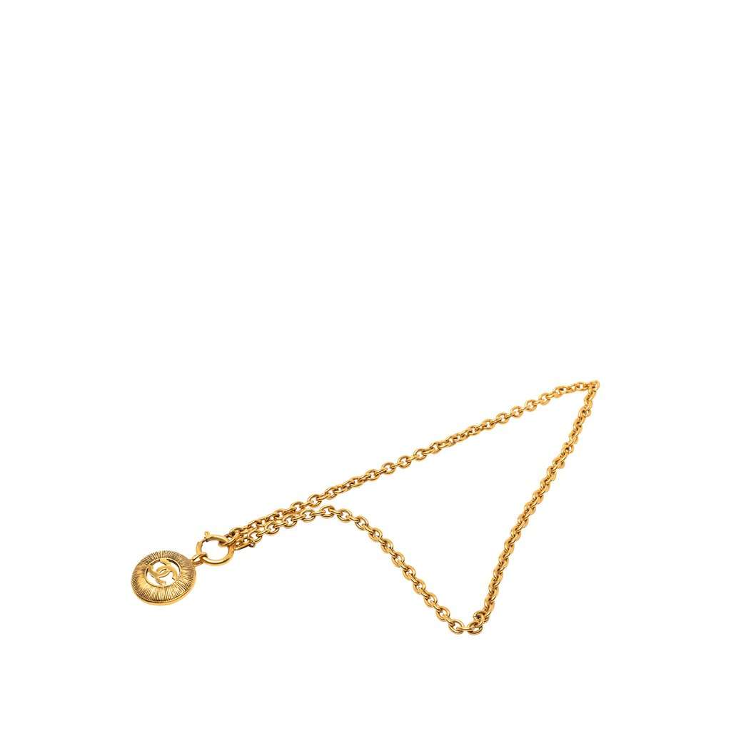 Chanel CC Gold Plated Round Pendant Necklace Gold Metal Very good condition - Model View