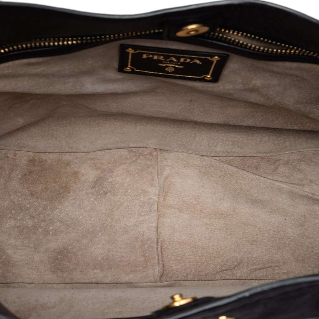 Prada Vitello Lux Shoulder Bag Black Leather Very good condition - Model View