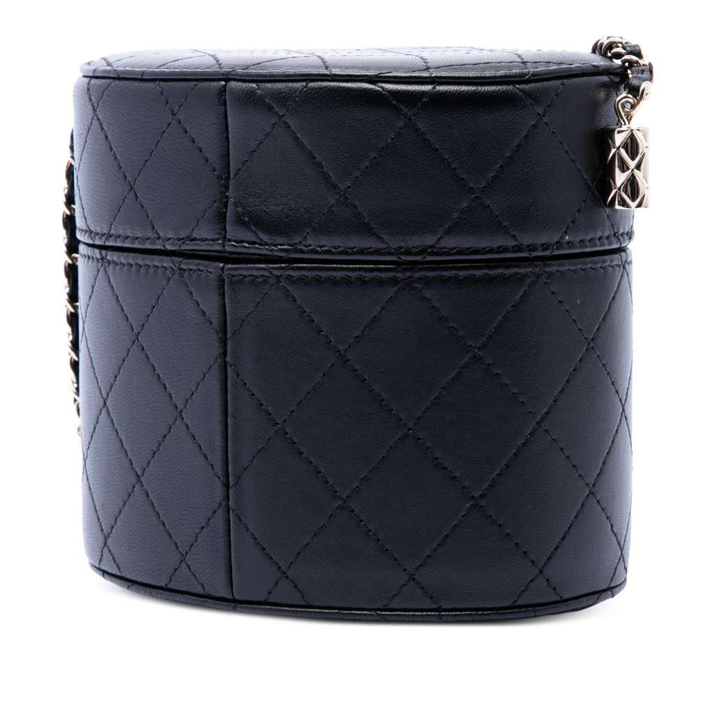 Chanel CC Quilted Lambskin Round Vanity Clutch With Chain Black Leather Very good condition - Back View