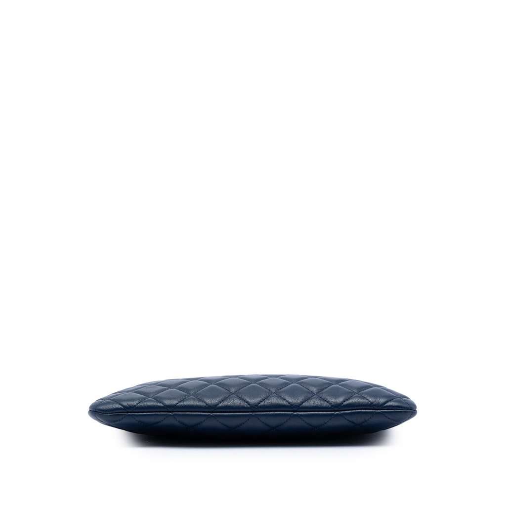 Chanel Medium Quilted Lambskin O Case Clutch Blue Leather Very good - Inside View