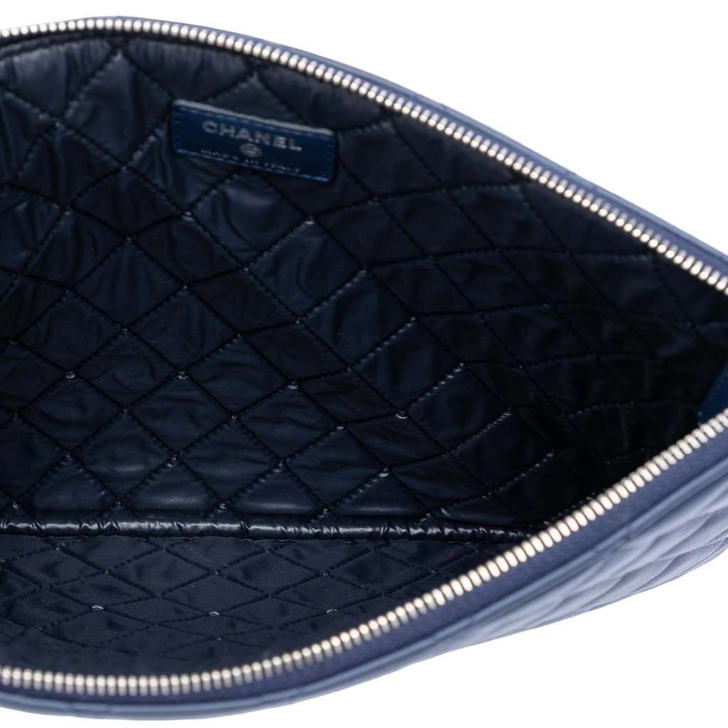 Chanel Medium Quilted Lambskin O Case Clutch Blue Leather Very good - Model View