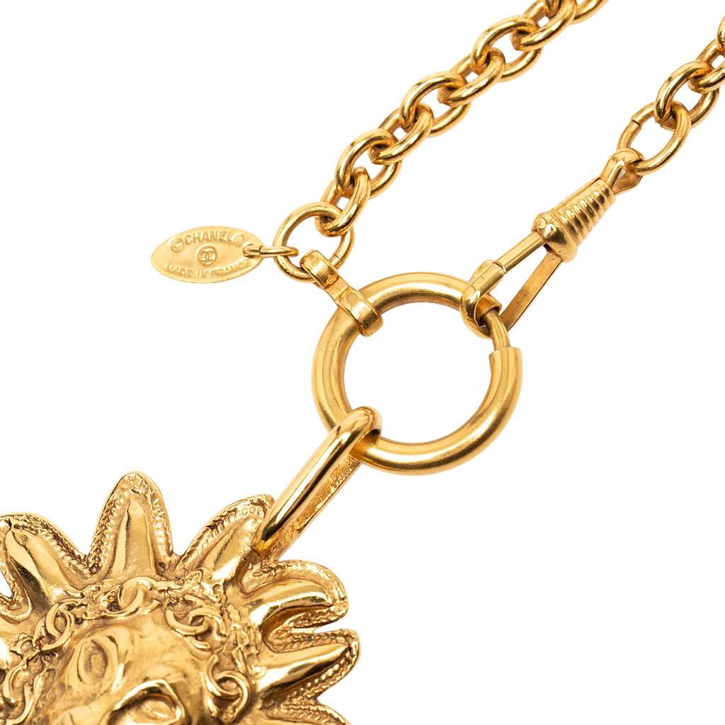 Chanel CC Gold Plated Leo Lion Sun Medallion Pendant Necklace Gold Metal Very good condition - Model View