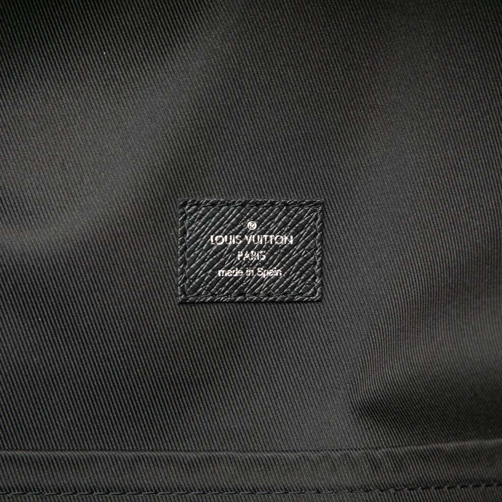 Louis Vuitton Monogram Taigarama Discovery Backpack Black Very good - Box View