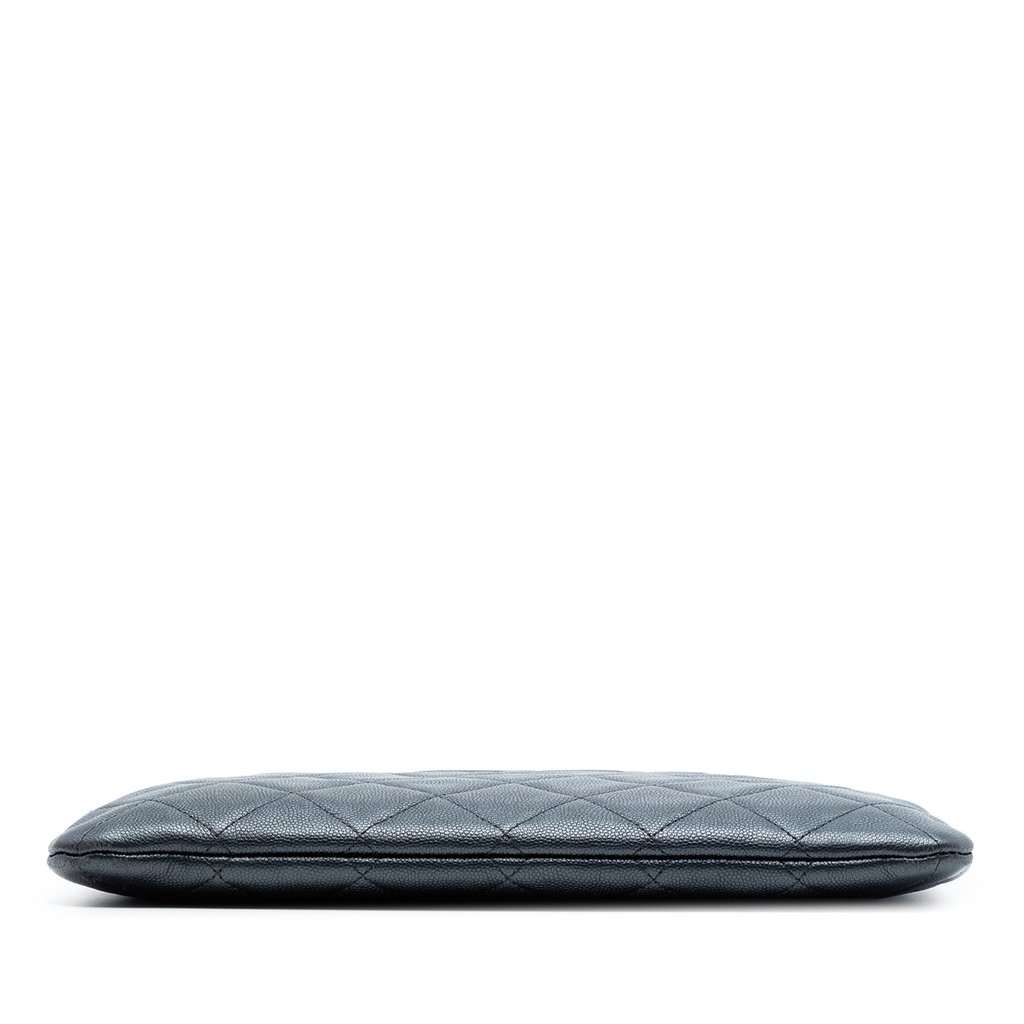 Chanel Medium CC Quilted Caviar O Case Clutch Black Leather Very good condition - Inside View