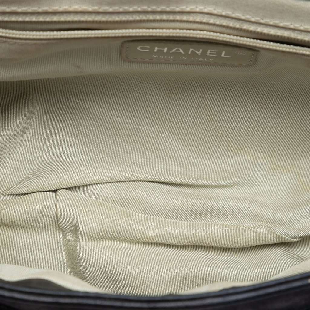 Chanel CC Quilted Lambskin Chain Around Flap Black Leather Very good condition - Model View