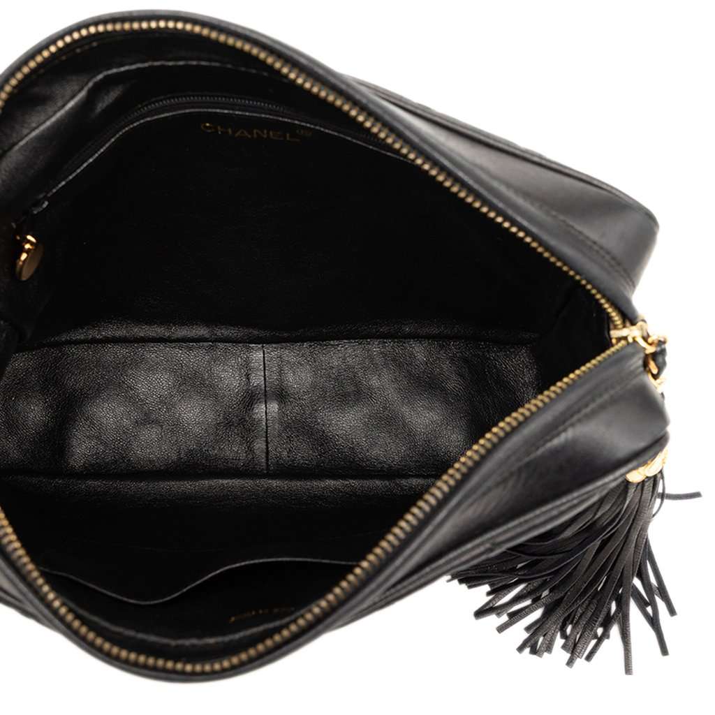 Chanel Medium CC Quilted Lambskin Tassel Camera Bag Black Leather Very good condition - Model View