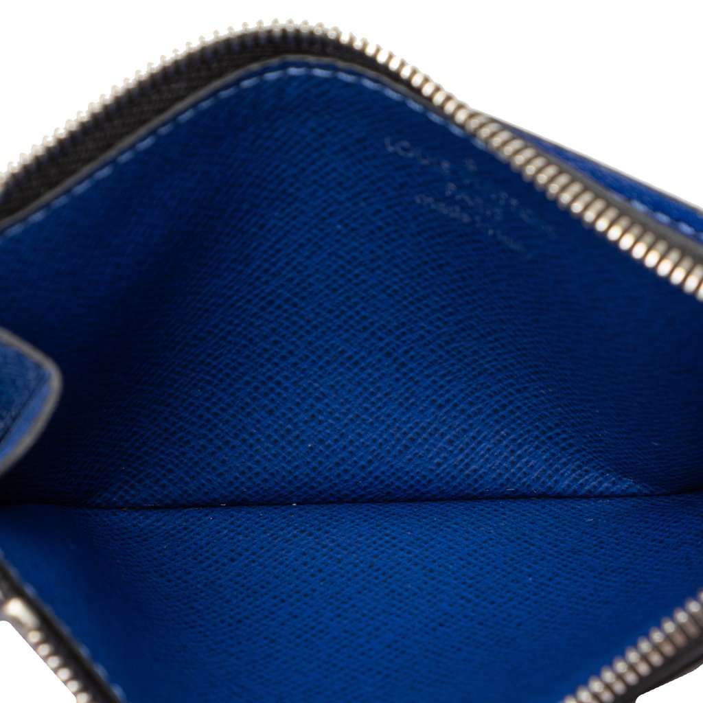 Louis Vuitton Monogram Taigarama Coin Card Holder Blue Very good - Model View