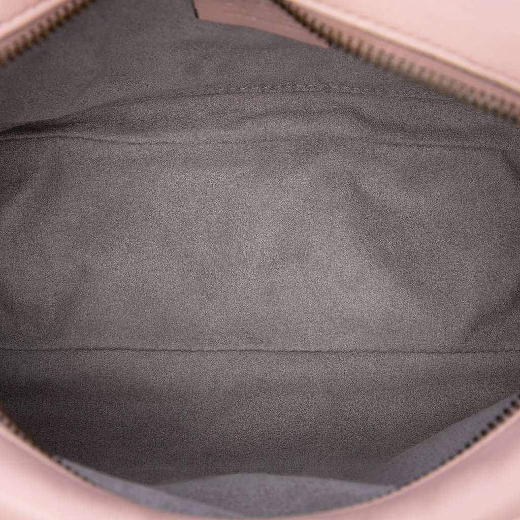 Gucci Small GG Marmont Matelasse Calfskin Crossbody Pink Leather Very good - Model View