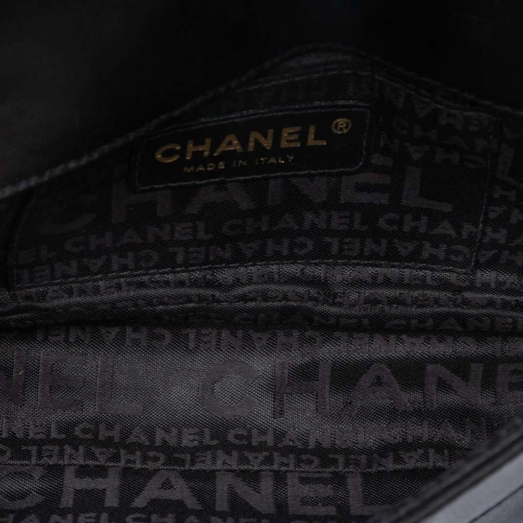Chanel Mini Square Chocolate Bar Satin Single Flap Black Very good condition - Model View