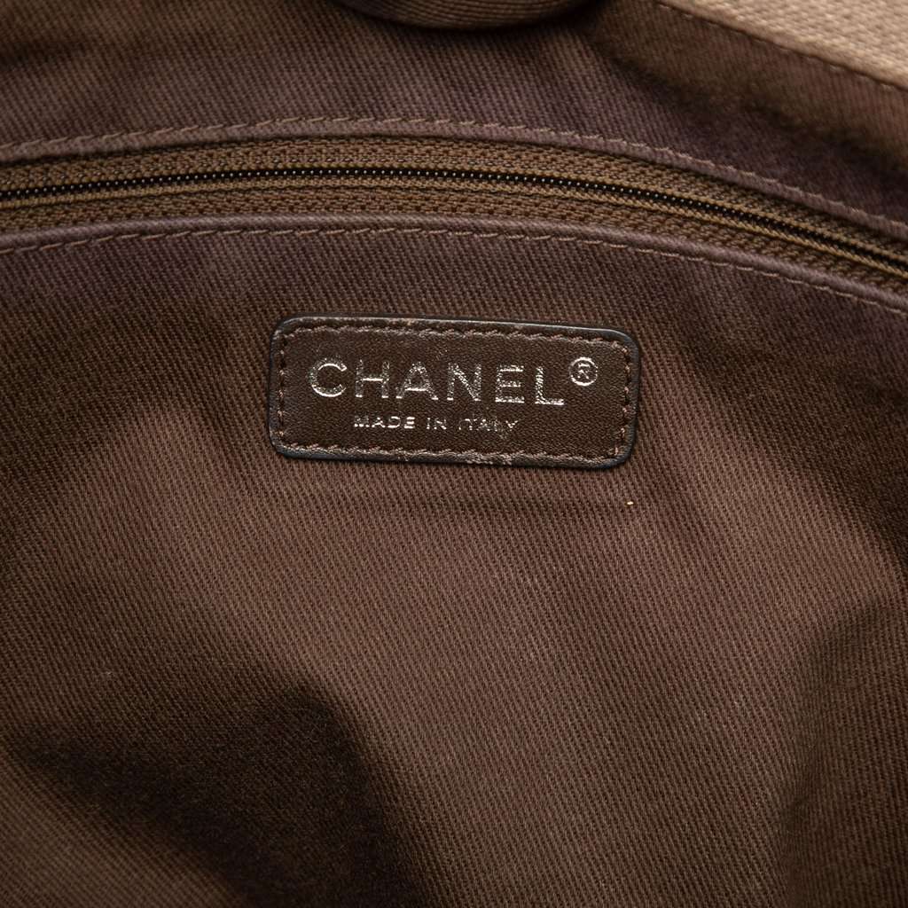 Chanel Small Canvas Deauville Tote Brown Very good condition - Box View