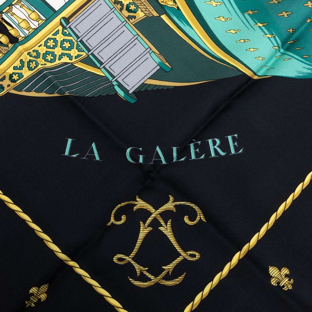 Hermès Vue Du Carrosse De La Galere La Reale Silk Scarf 90 Red Very good - Box View