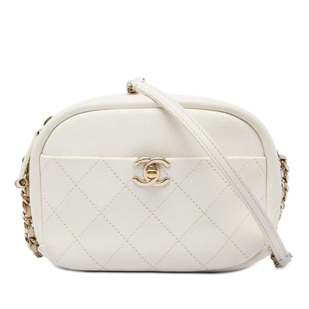 Chanel Small Quilted Goatskin Casual Trip Camera Bag White Leather Very good condition - Front View