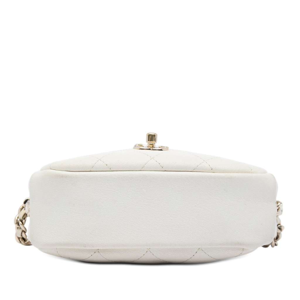 Chanel Small Quilted Goatskin Casual Trip Camera Bag White Leather Very good condition - Inside View